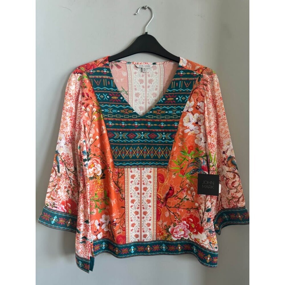 NWT John Mark Embroidered V-Neck Top – Melon Print (Size PS)